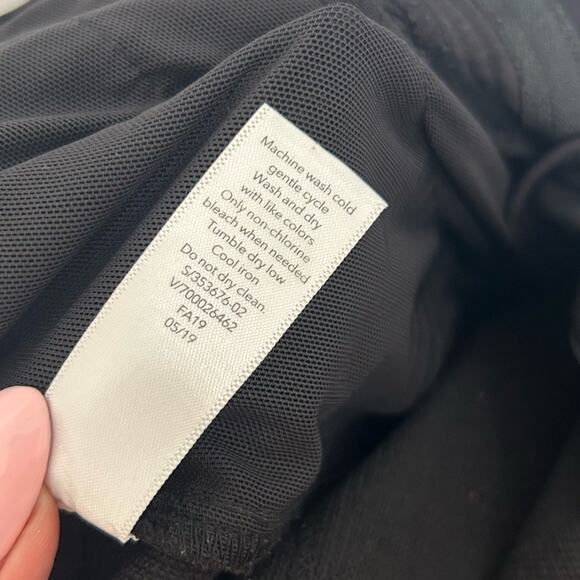 Athleta Wander Stash Skinny Pants in Black Size 4P
Like New - Picture 14 of 14